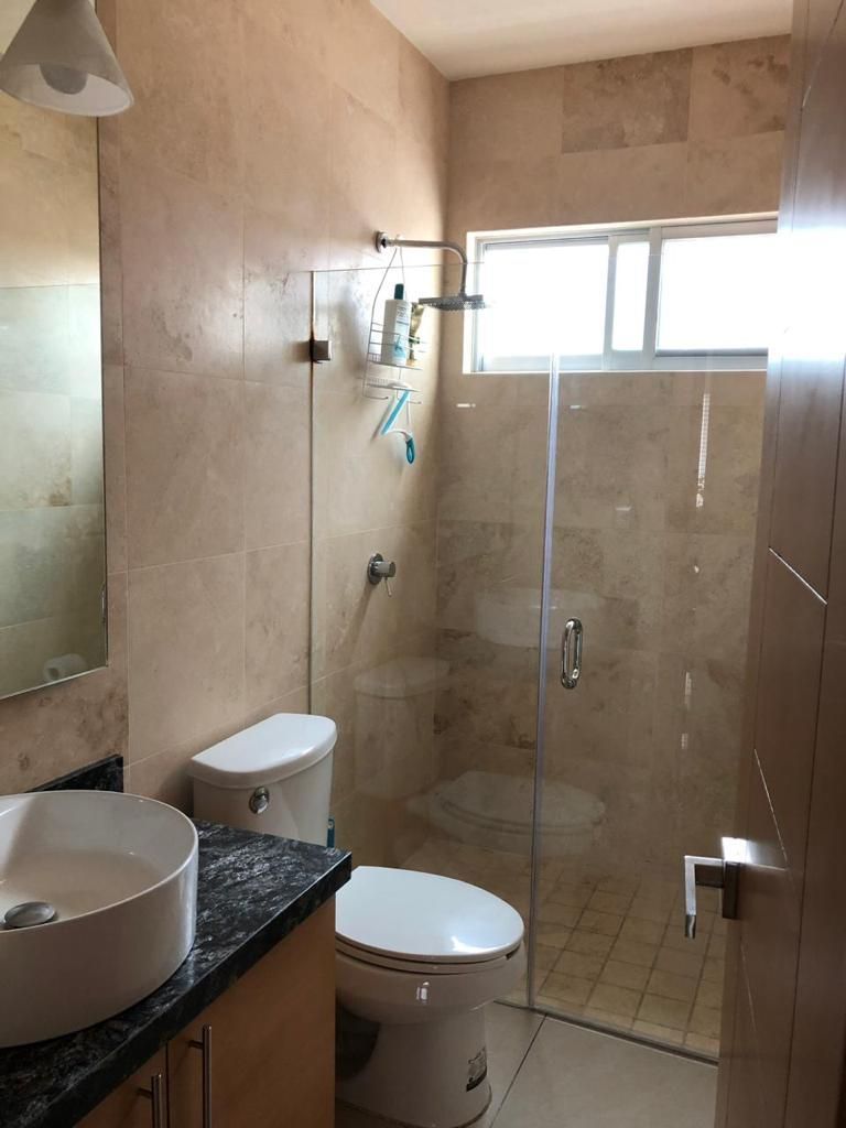 9 of 28: Amplips baños con Cristal templado