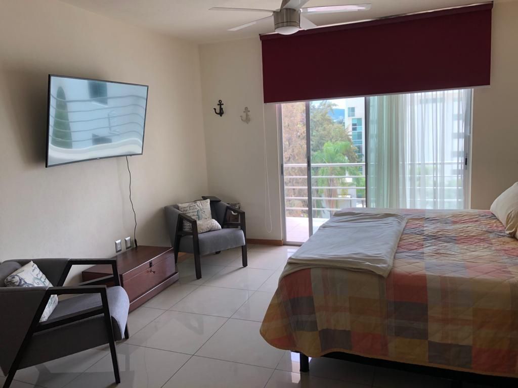 11 of 28: Incluye electronica