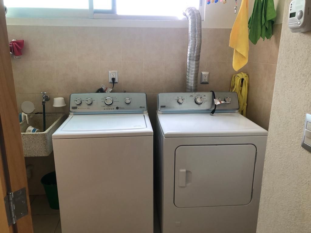 18 of 28: Incluye línea blanca