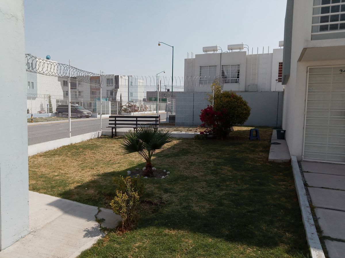 3 de 23: JARDIN ALEDAÑO