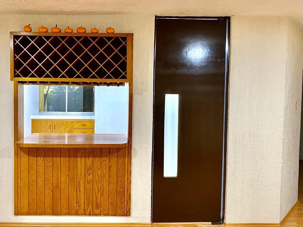 Entrada a la cocina y barra con cantina., foto 11 de 32