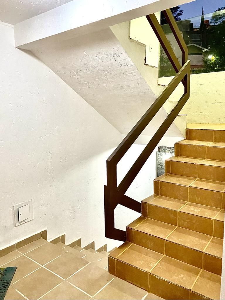 Escalera de acceso a los departamentos., foto 8 de 32