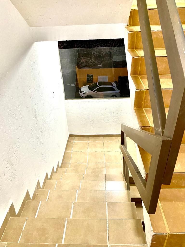 Escalera de acceso a los departamentos., foto 7 de 32