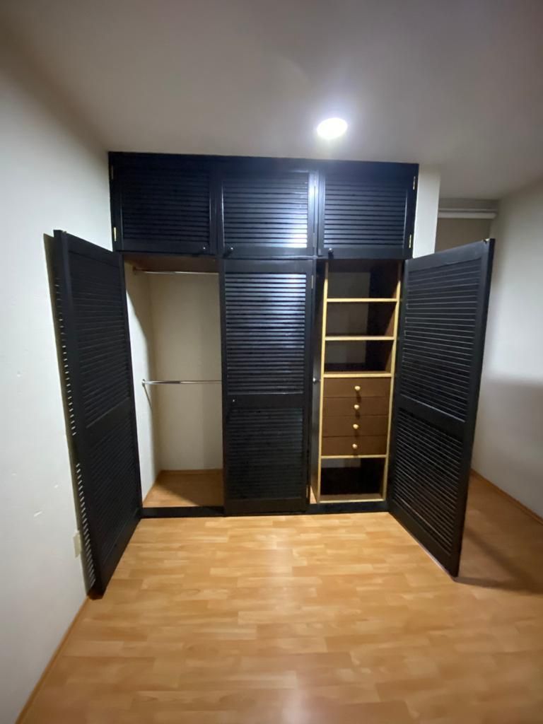 Closet de la segunda recámara , foto 31 de 32