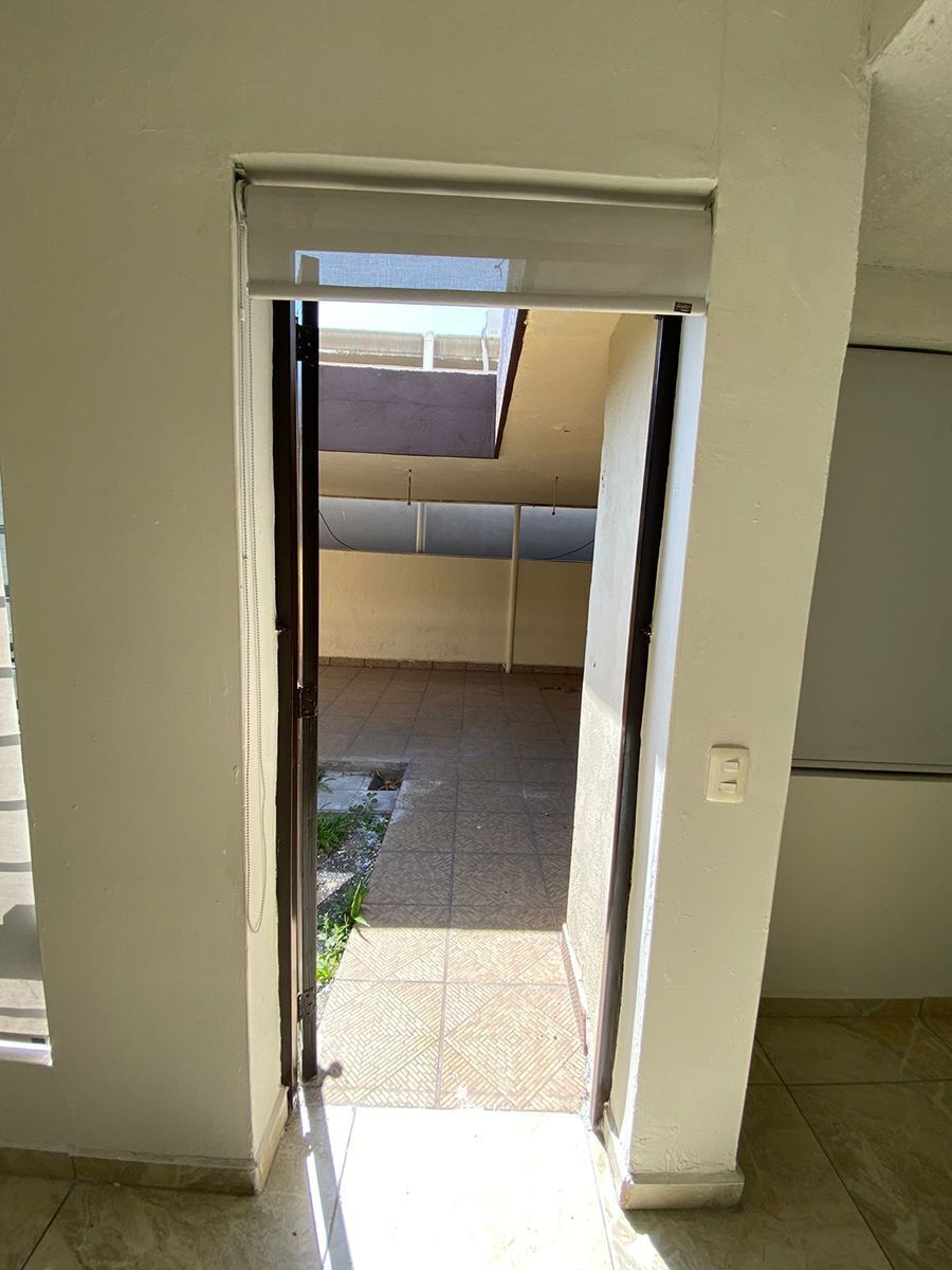 37 de 45: salida a patio externo