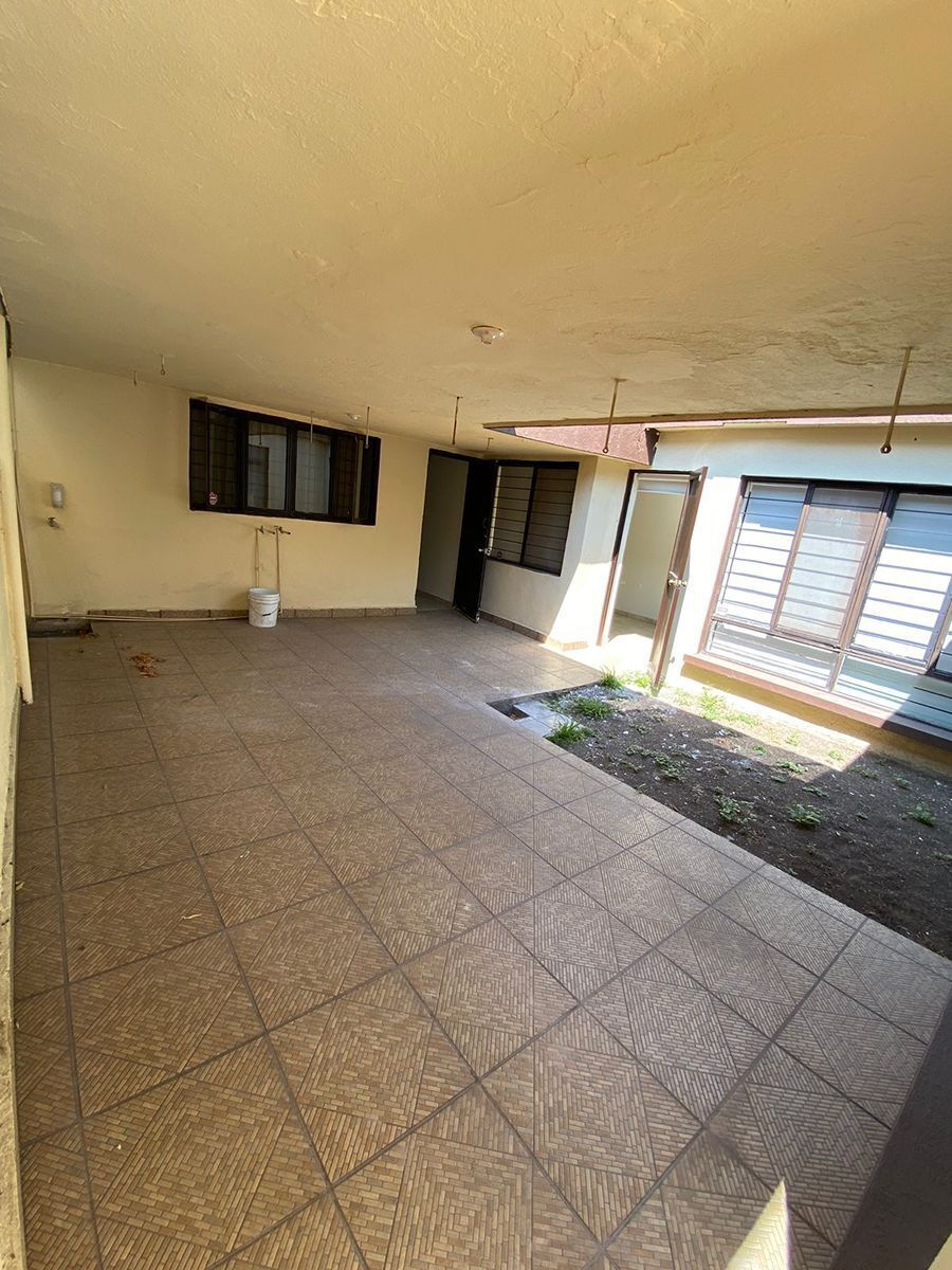 40 de 45: patio externo semitechado