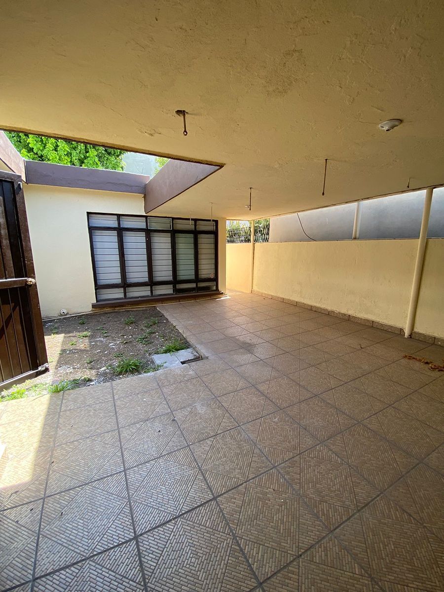 41 de 45: patio externo semitechado