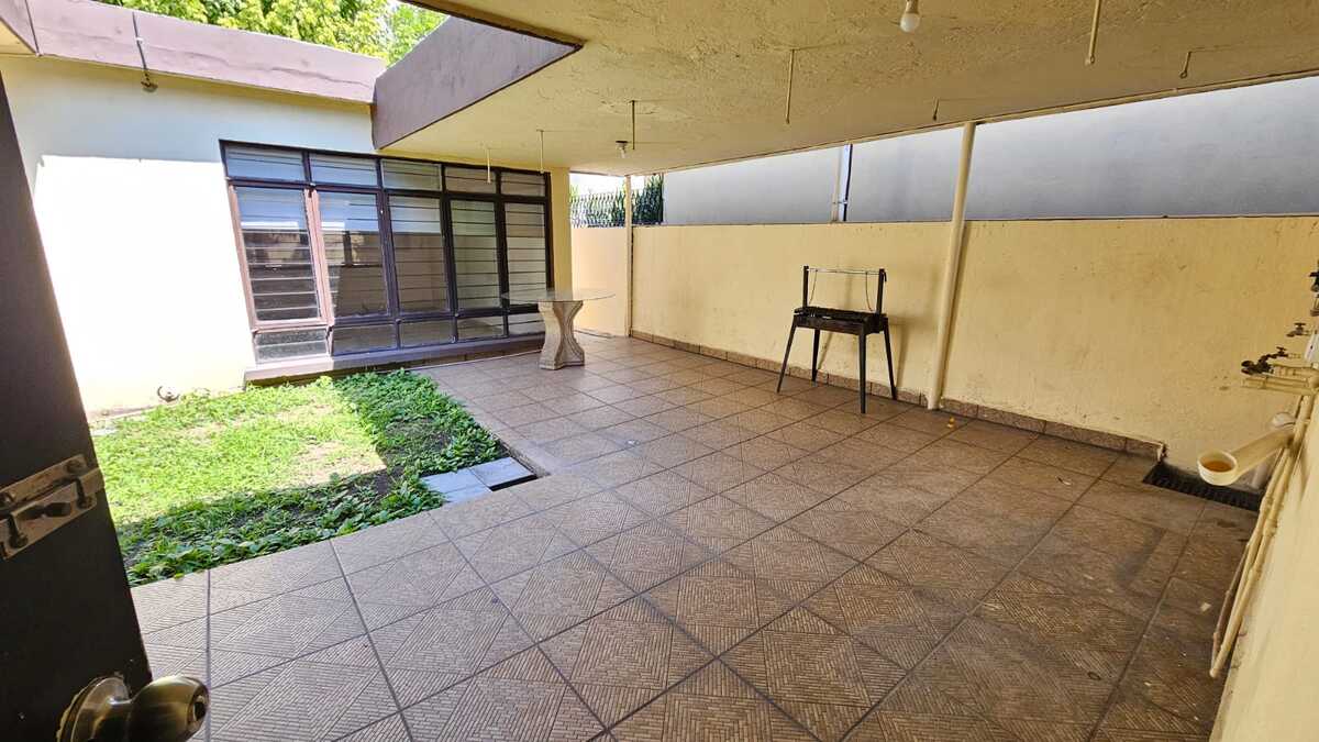32 de 36: patio externo semitechado