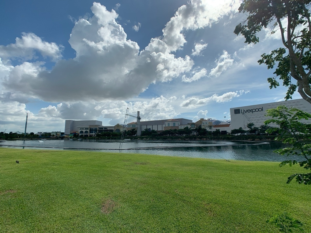10 de 43: Vista del Lago Principal y Plaza La Isla