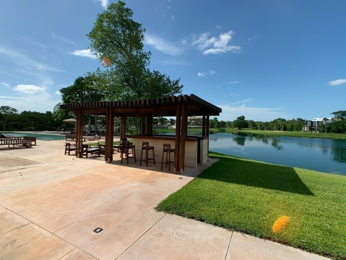 20 de 43: Bar de Piscina