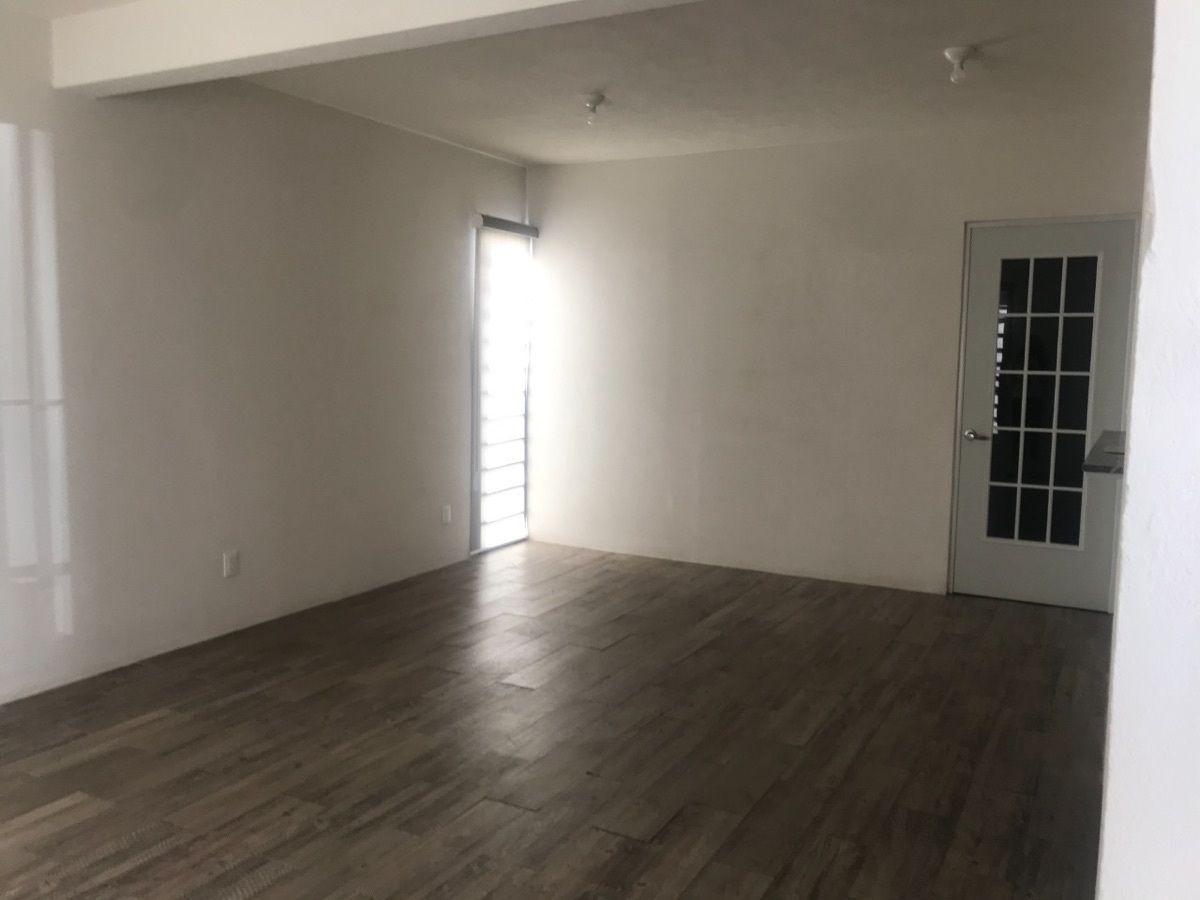 6 de 23: Sala y comedor