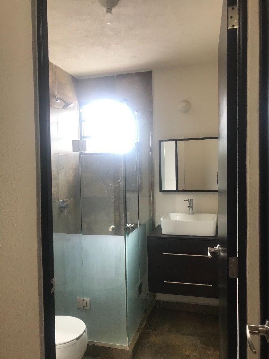 10 de 23: Baño completo