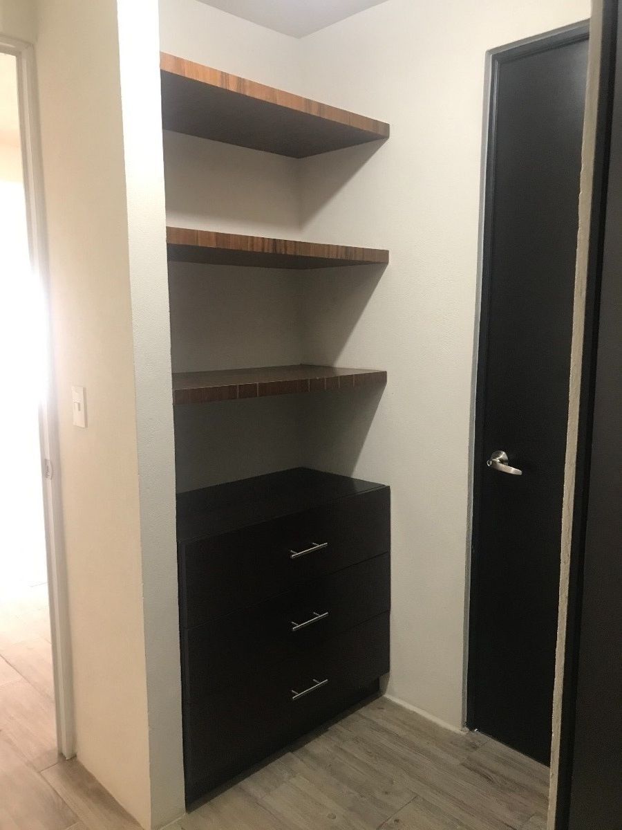 12 de 23: Closet de blancos