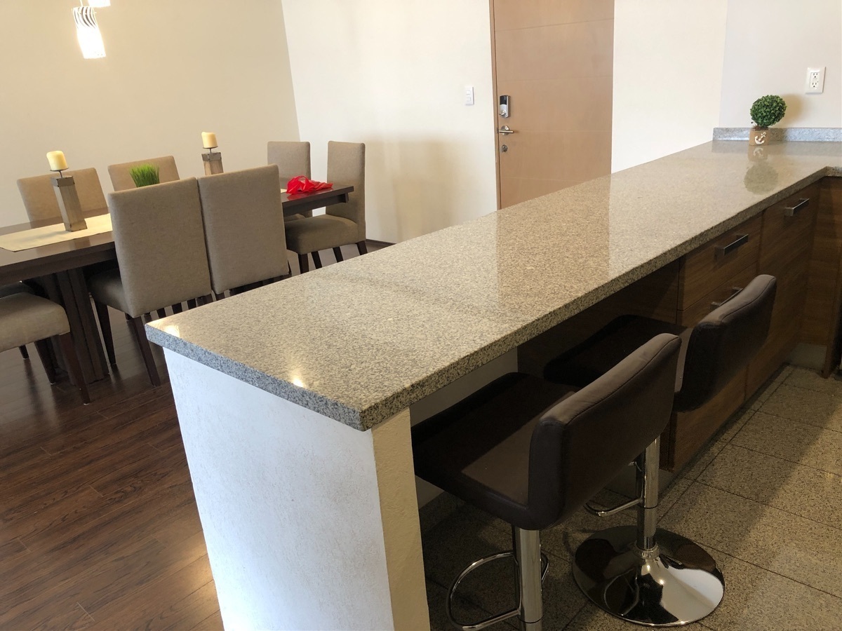 3 de 21: Barra Desayunador