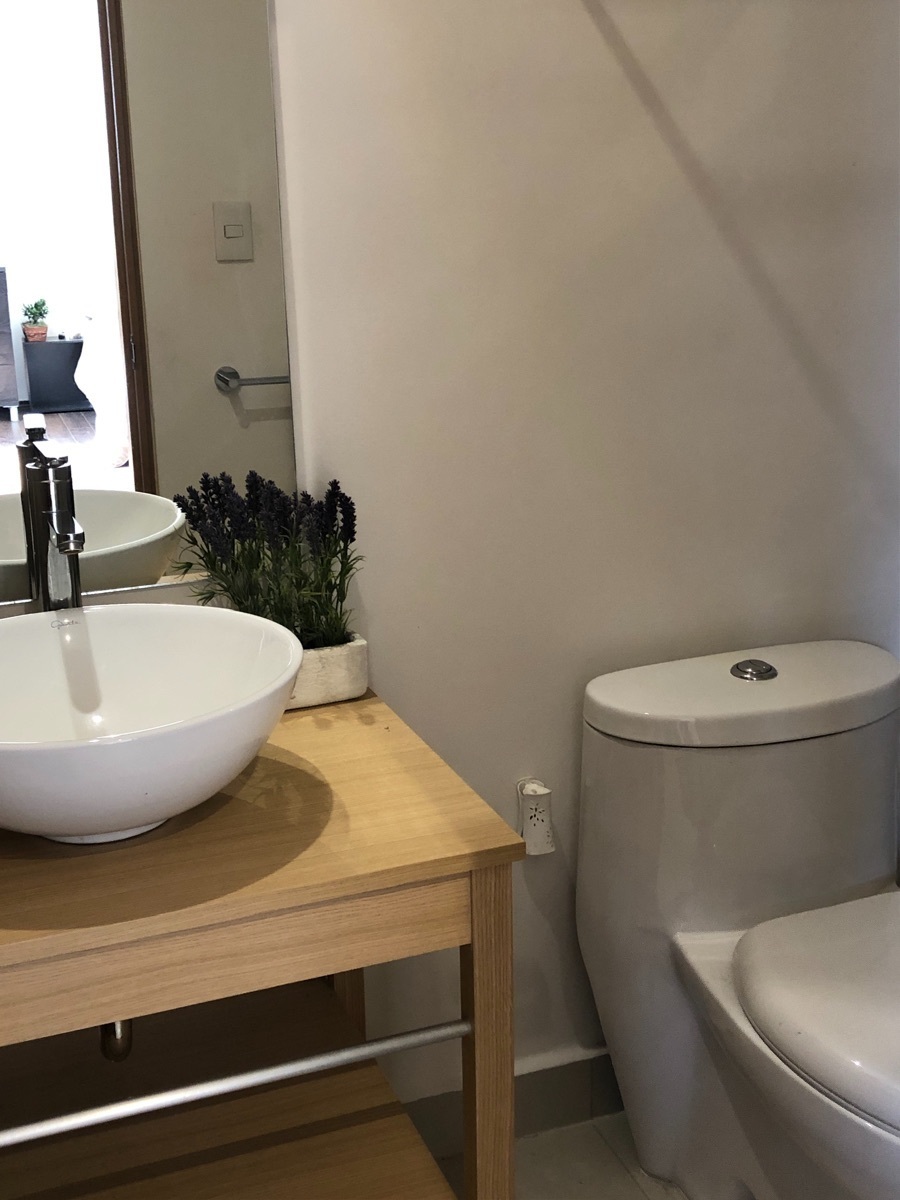 16 de 21: Baño Visitas y Segunda Recámara