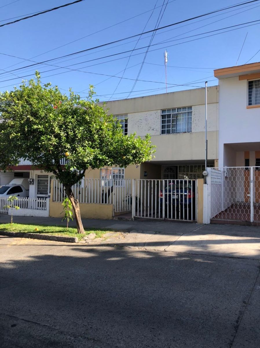 Casa en venta, Colinas de la normal, Guadalajara, Jalisco - Casas y Terrenos