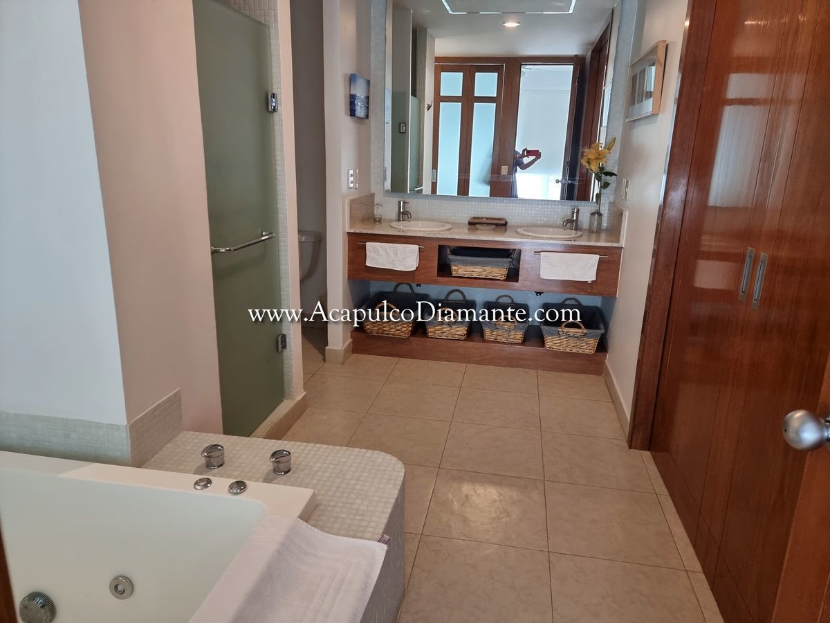 9 de 24: Baño rec. principal