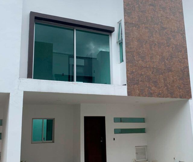 1 de 15: FACHADA DE LAS CASAS EN PROCESO DE ACABADO