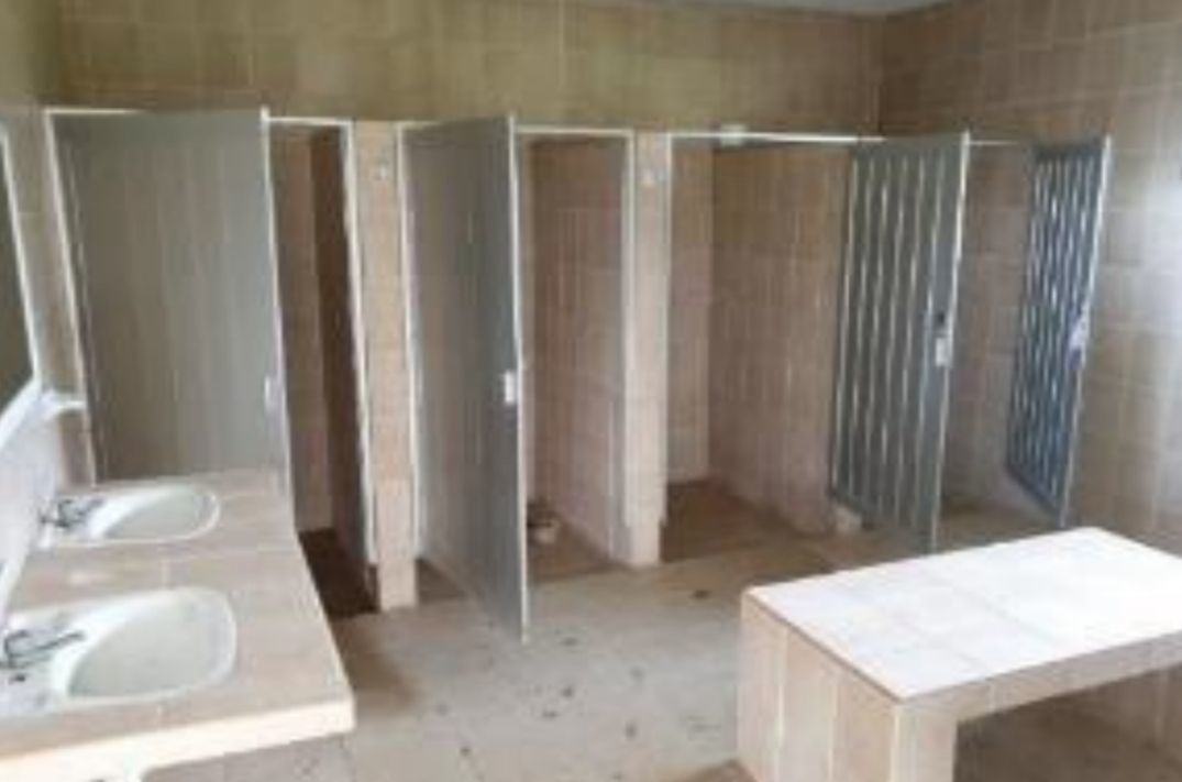 9 de 22: Baño damas 