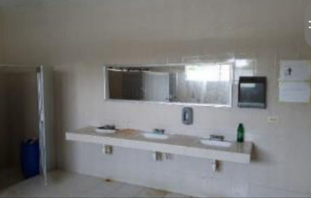 13 de 22: Baños área de alberca