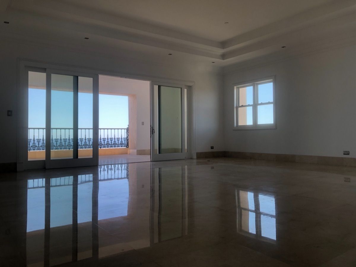 2 de 41: Sala con vista al mar