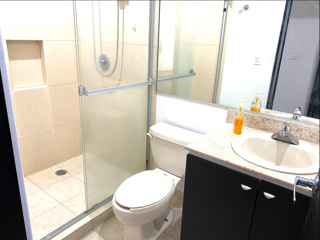 7 de 40: baño completo para visitas