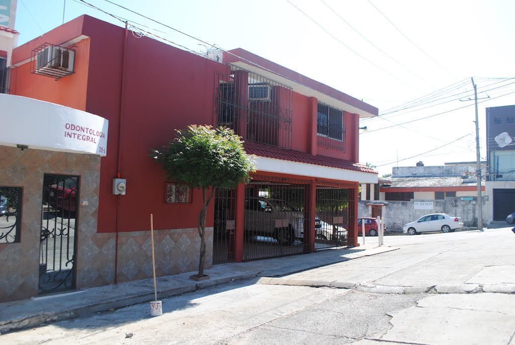 3 de 22: Esquina lateral  con  fachada frente de calle 3 de 13.50 m