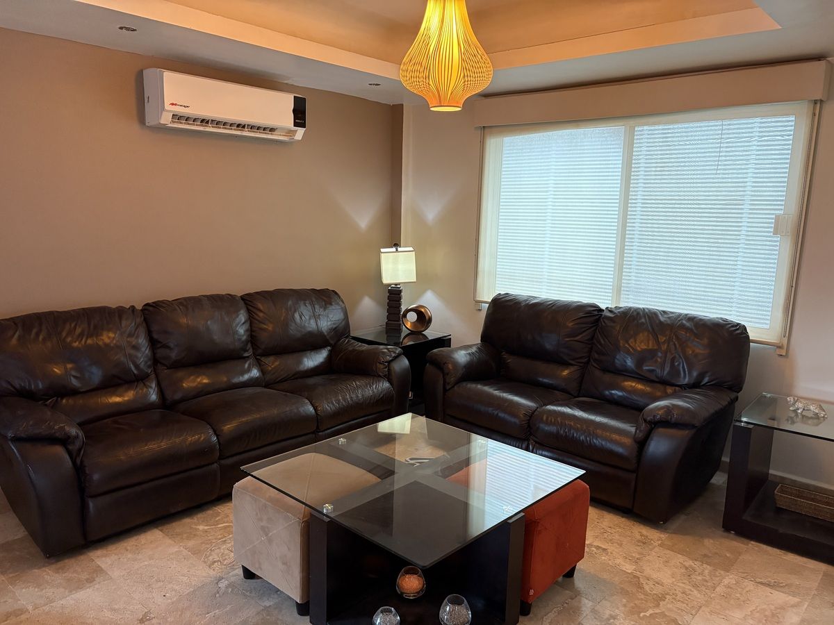 8 de 13: Sala
