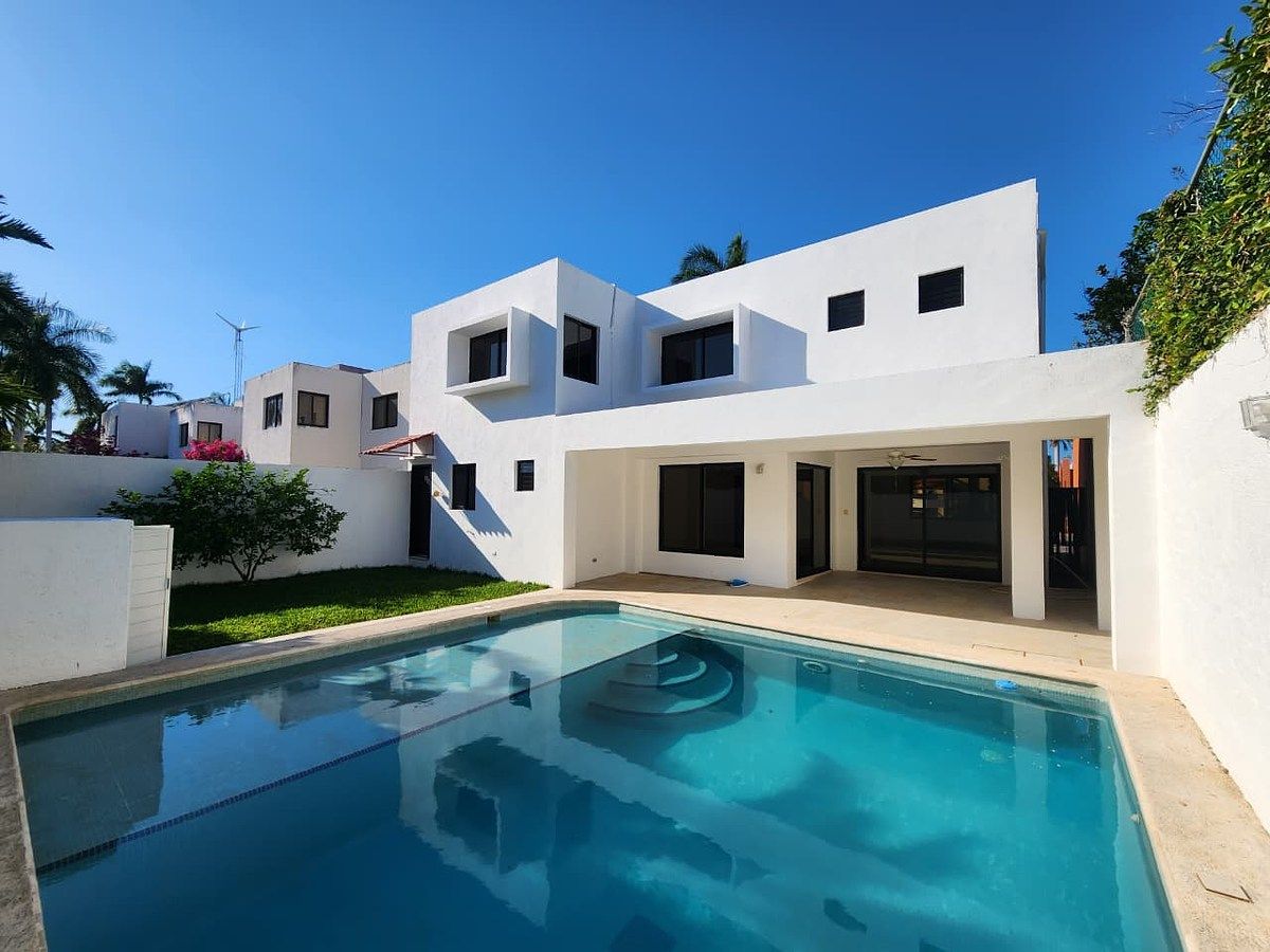 1 de 21: Fachada Posterior