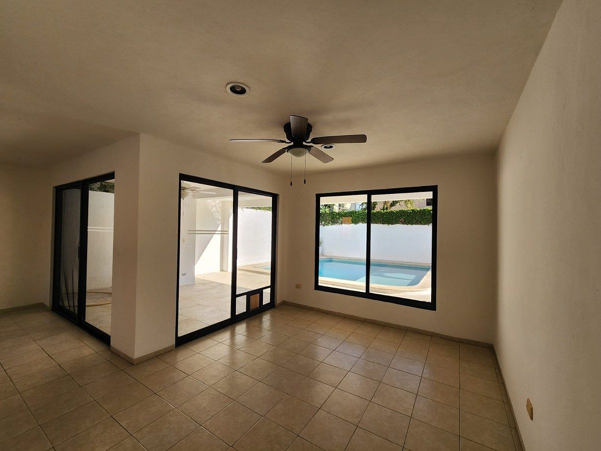 4 de 21: Sala y Comedor