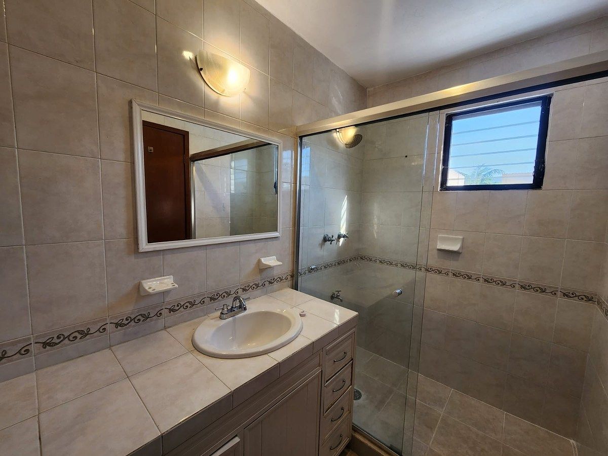 8 de 21: Baño Recámara Principal