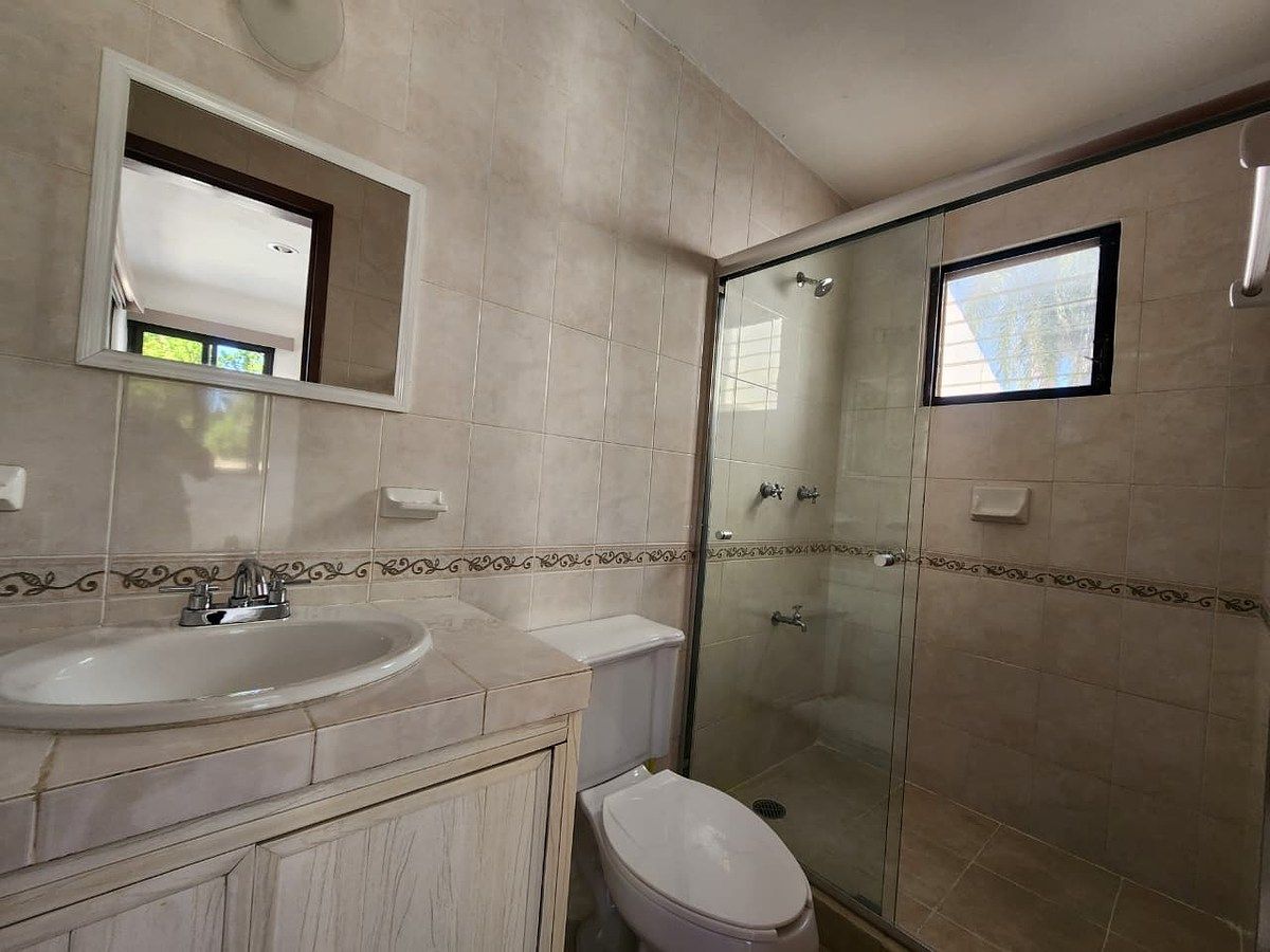 11 de 21: Baño Segunda Recámara