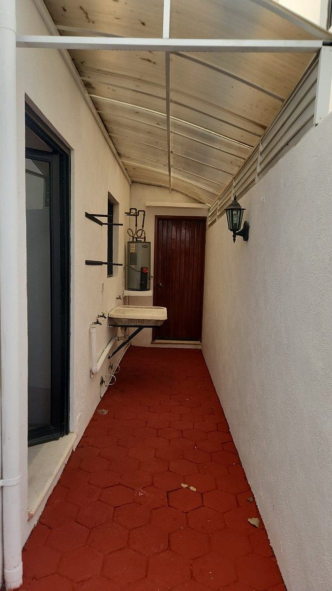 14 de 21: Pasillo de Servicio