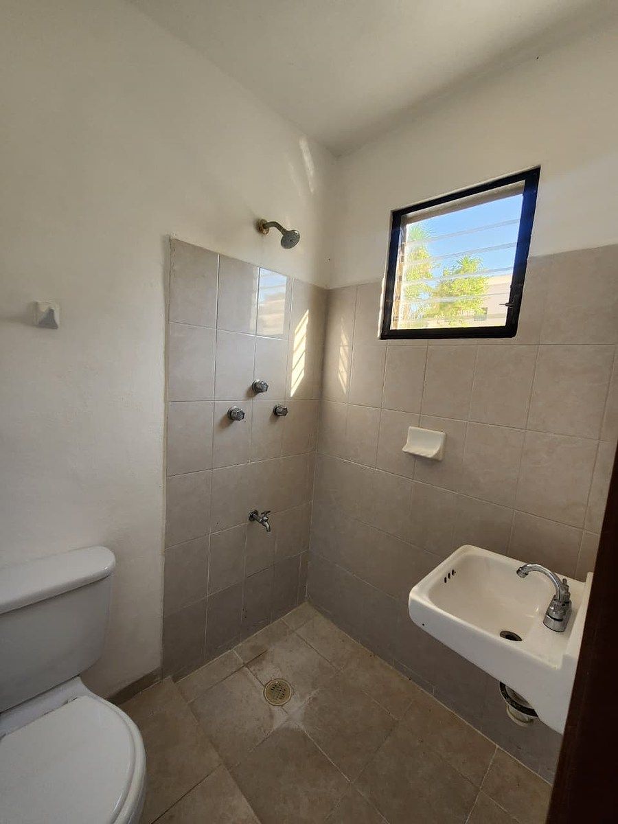 16 de 21: Baño Cuarto de Servicio