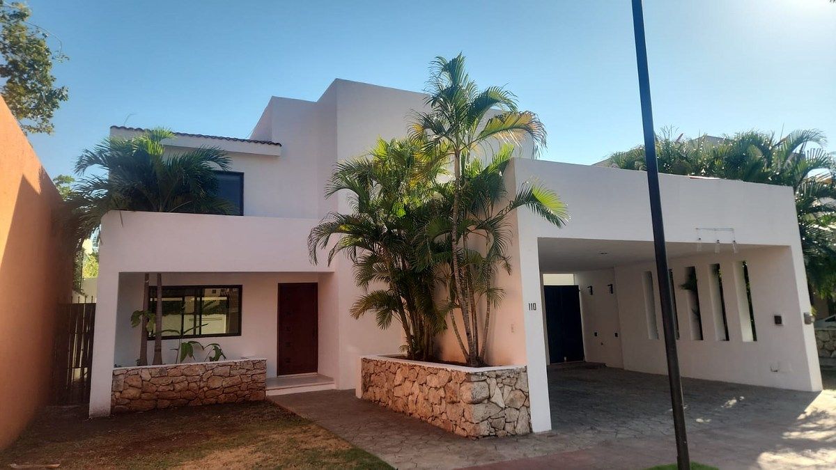 2 de 21: Fachada Principal