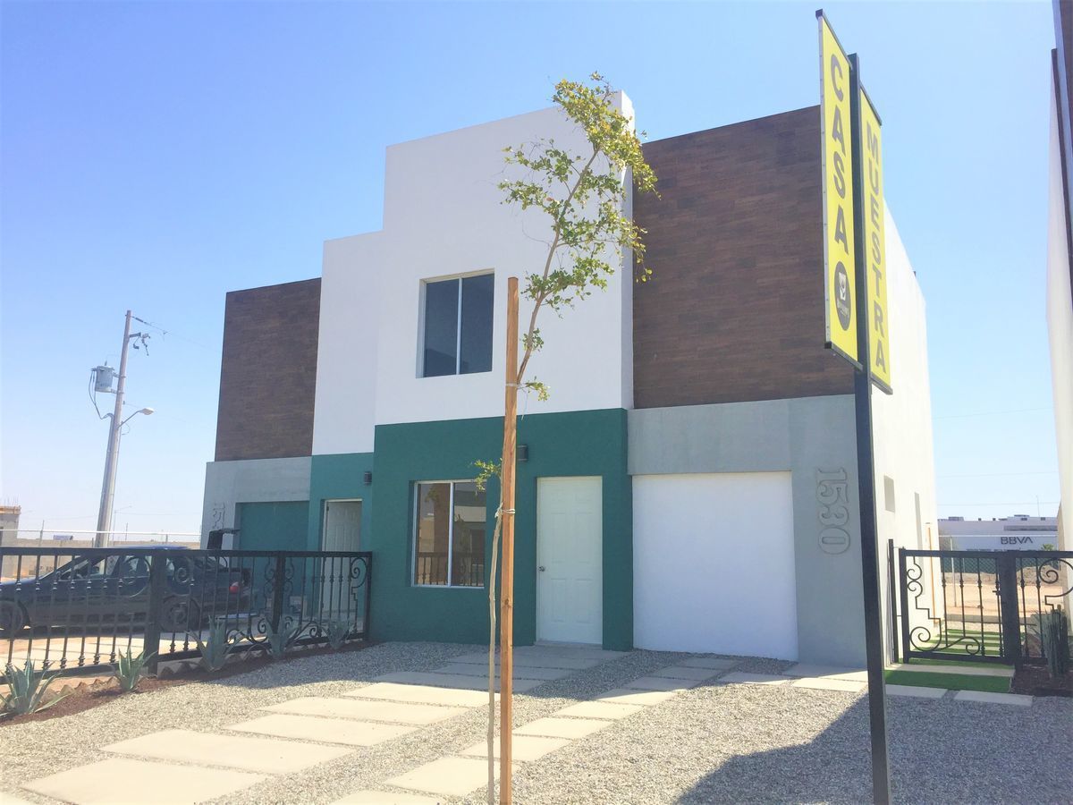 Casa NUEVA en Privada Bonaterra, con Excelente Ubicación frente a P. Sendero