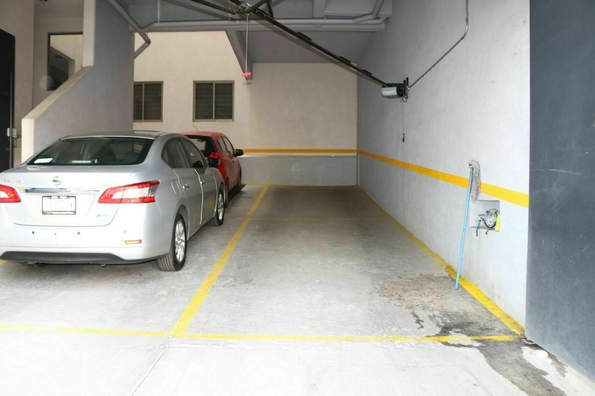Estacionamiento a pie de calle., foto 11 de 15