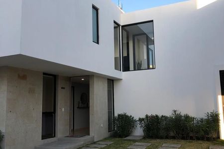 Preciosa Casa en Altos Juriquilla, 3 Recamaras, 3 Baños Completos, Jardín,  Lujo