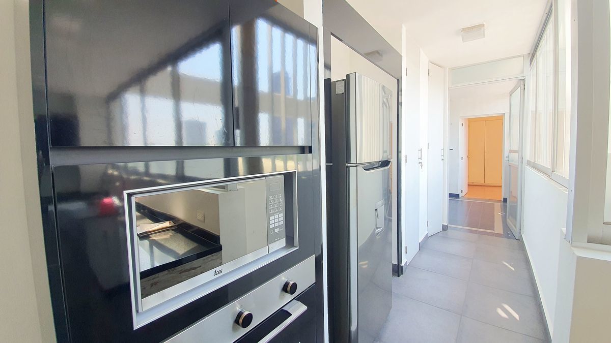 24 de 30: COCINA-EQUIPADA-PASILLO-