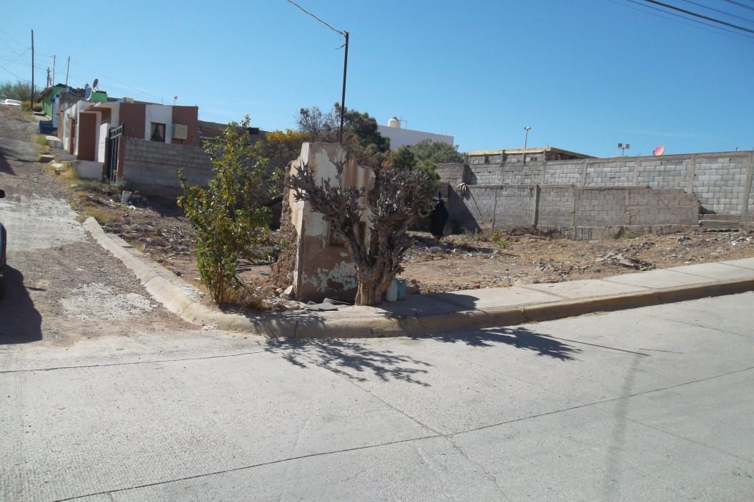 2 of 7: Amplio terreno en esquina