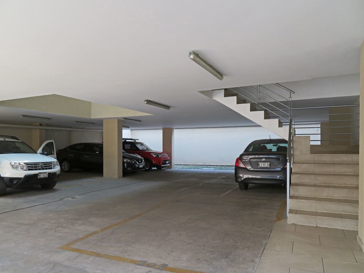 4 de 16: Estacionamiento techado en algunos departamentos