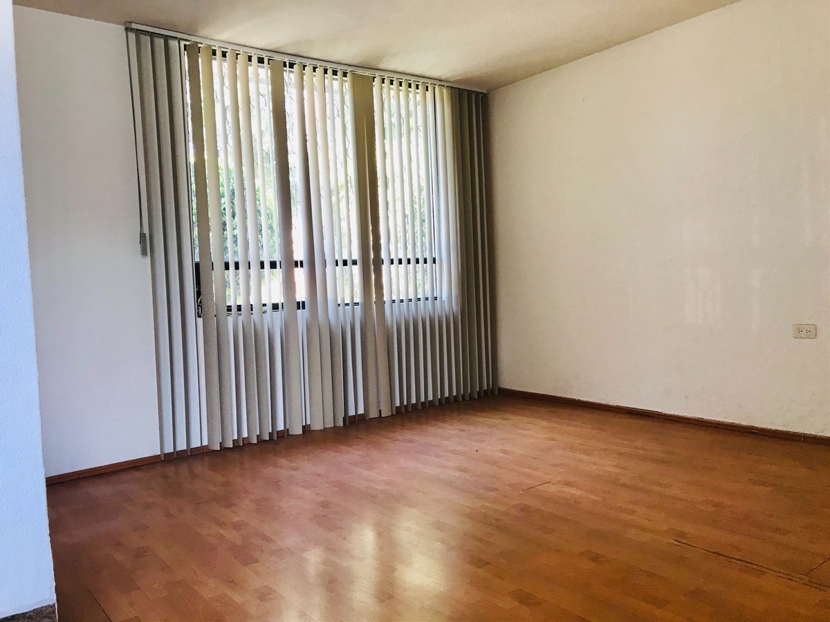 2 of 15: Sala