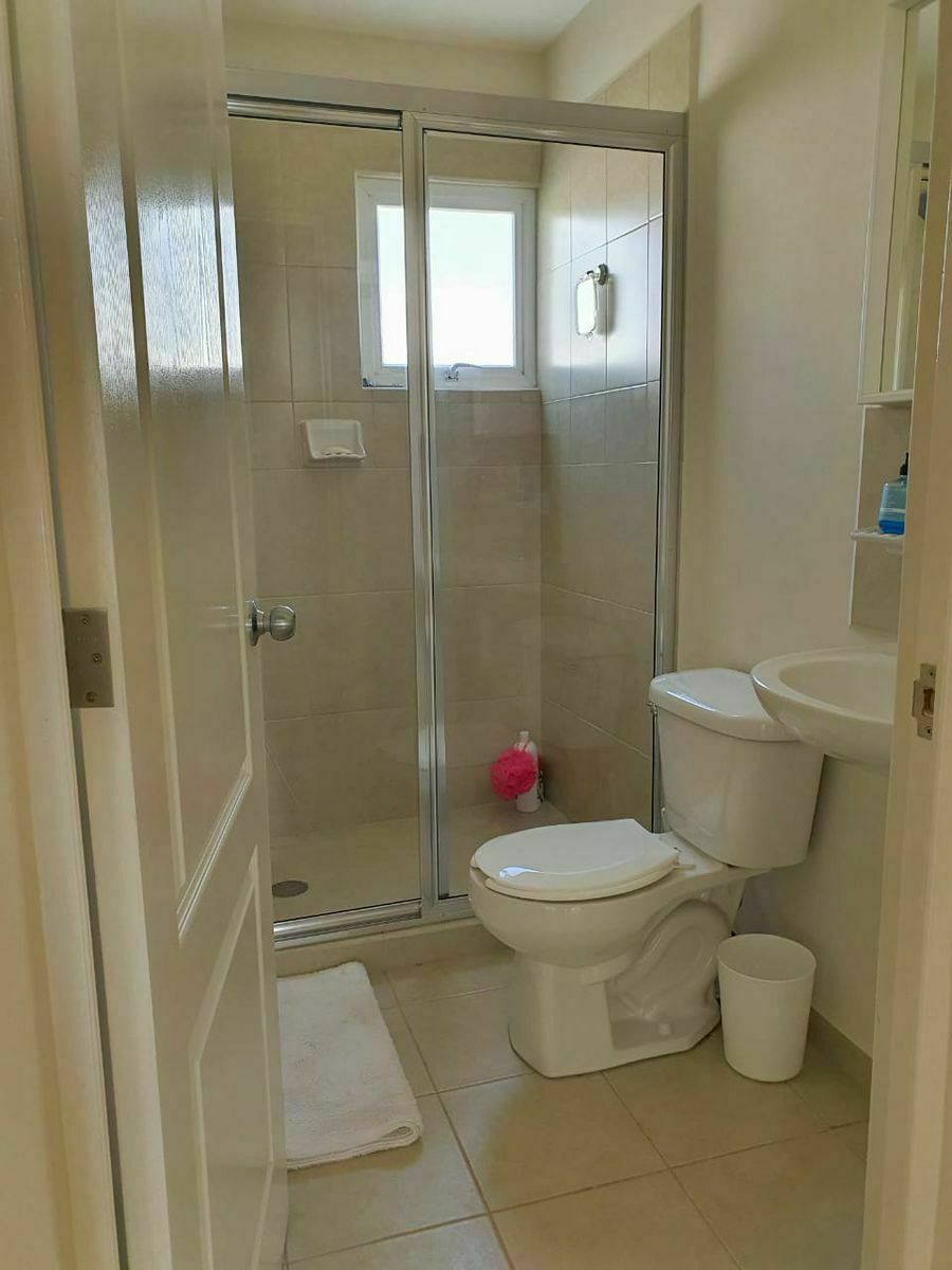 9 de 11: Baño Completo Planta Alta