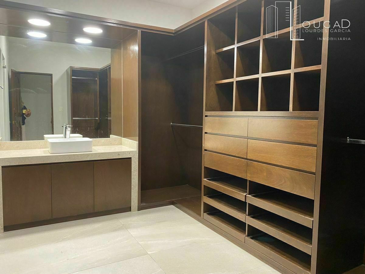 21 de 29: BAÑO VESTIDOR REC. SECUNDARIA