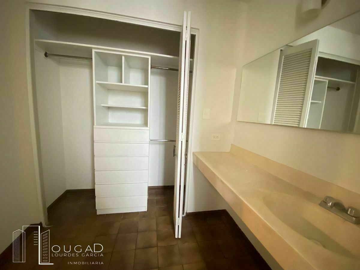 23 de 29: BAÑO DE SERVICIO