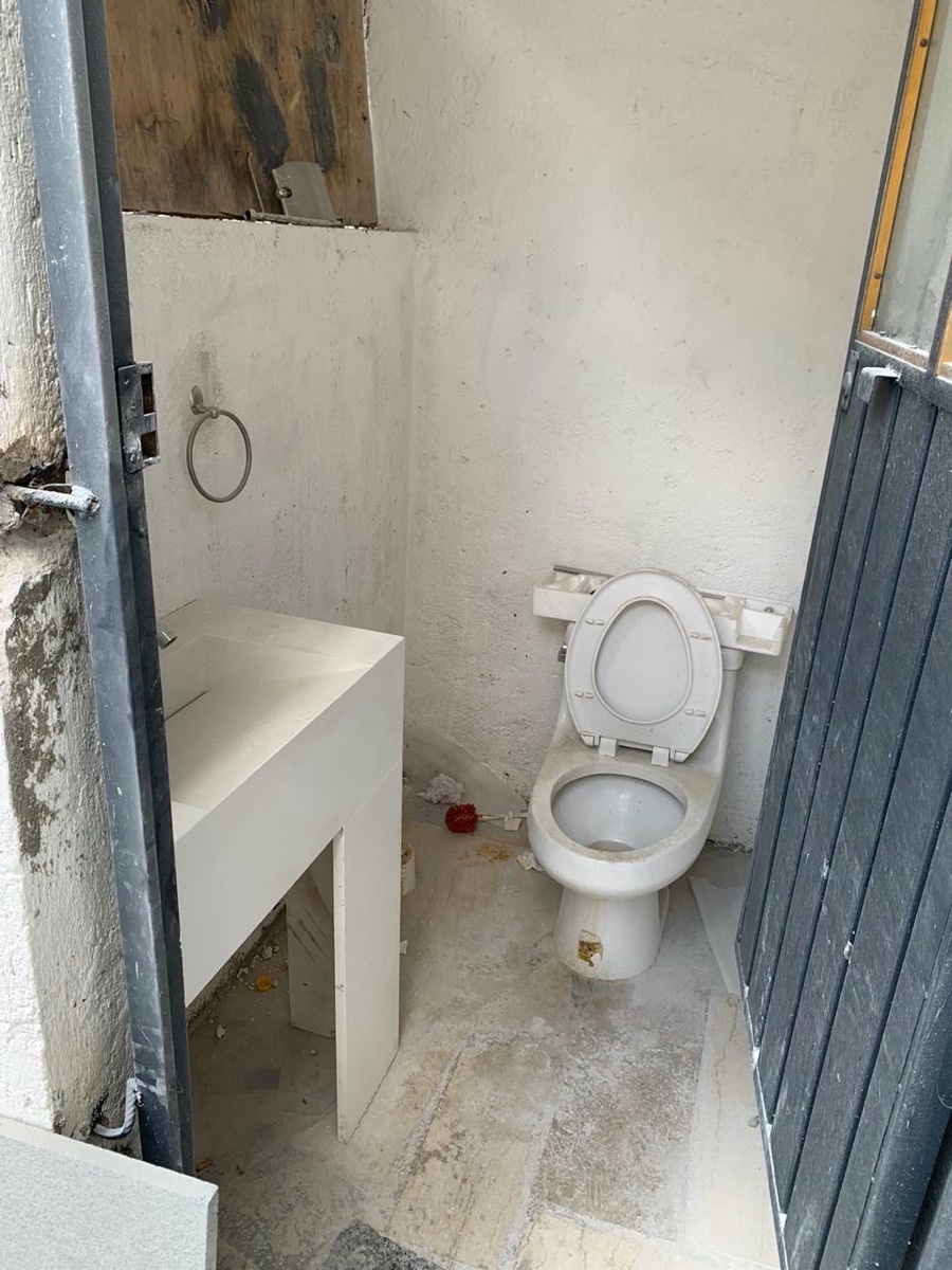 5 of 6: BAÑO