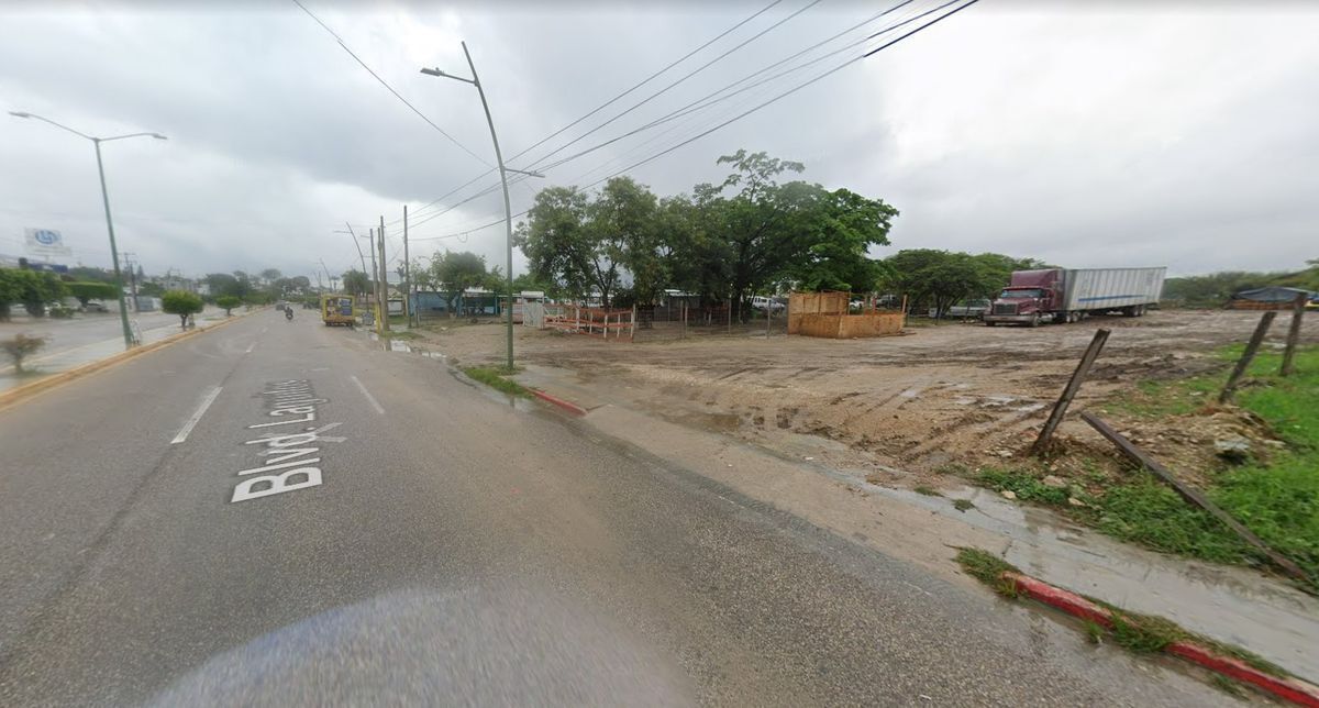 Se Vende espectacular Terreno Comercial en Blvd. Laguitos!! - foto 1