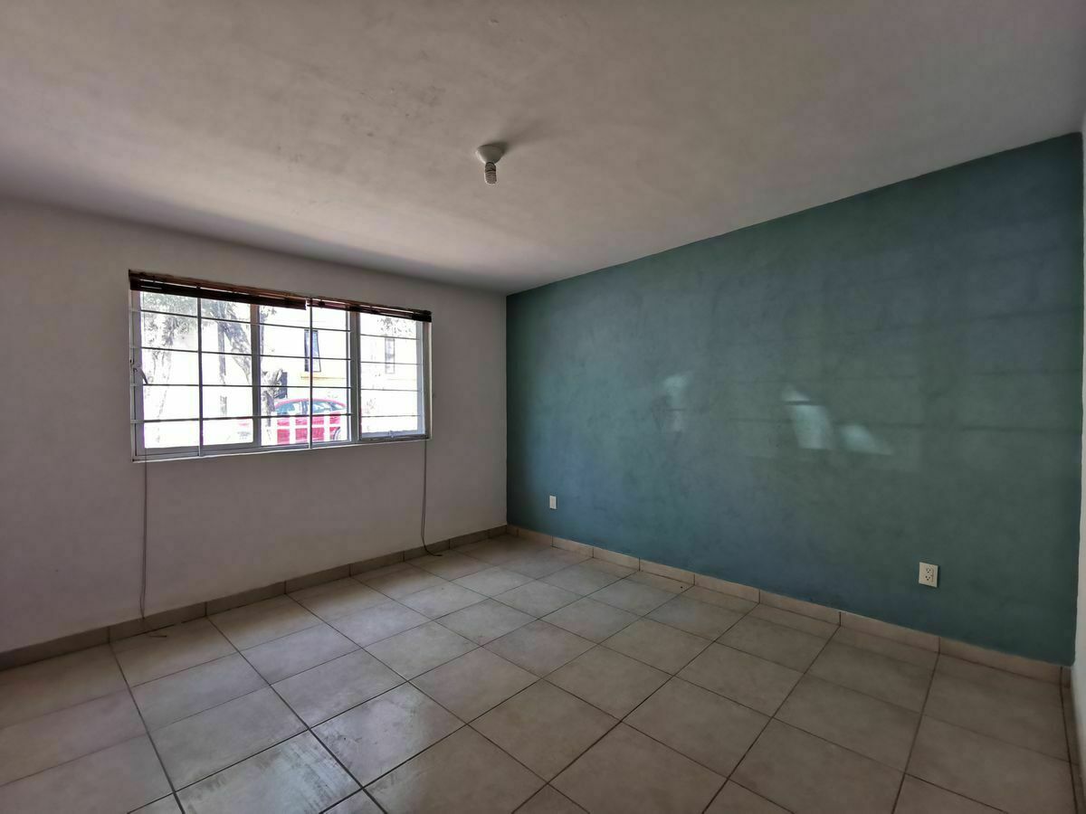 10 de 19: Habitación 1 con vista a la Calle