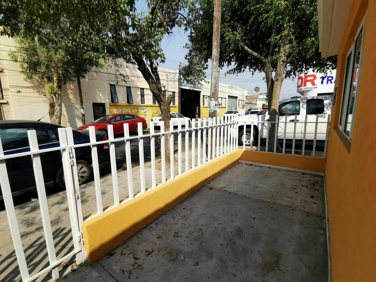 19 de 19: Patio Frontal