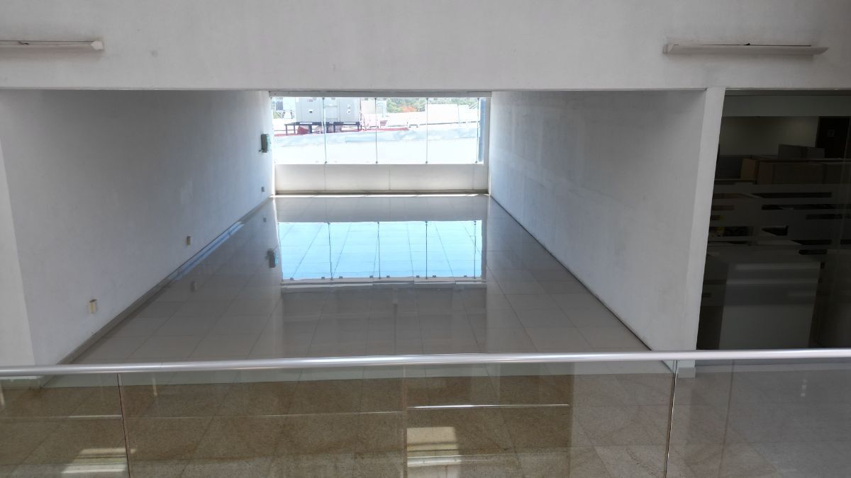 2 de 11: oficina con vista a plaza Centro Maya